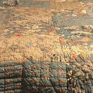 Queen size pottery barn patchwork quilt